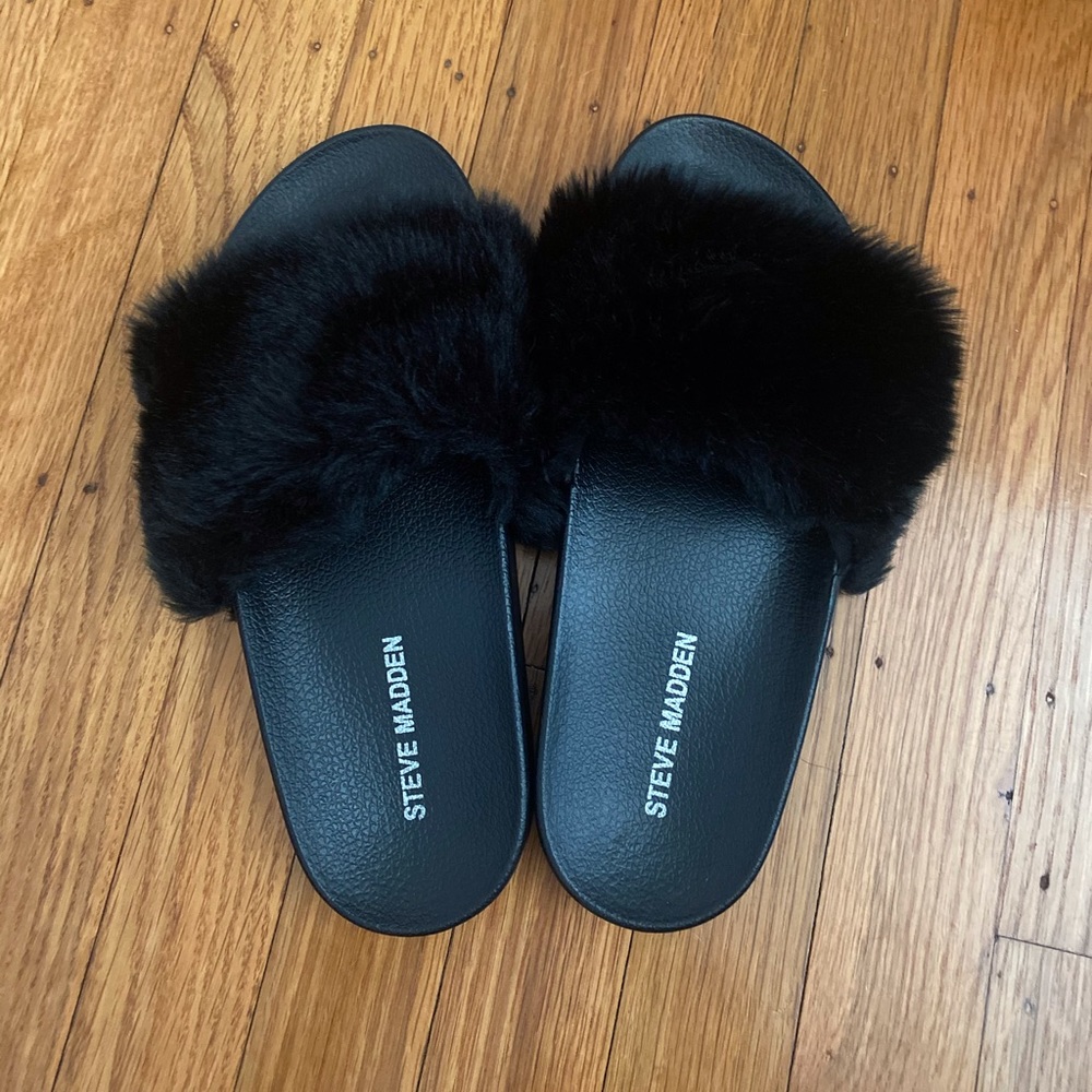 Steve Madden Softey Faux Fur Slides, black
